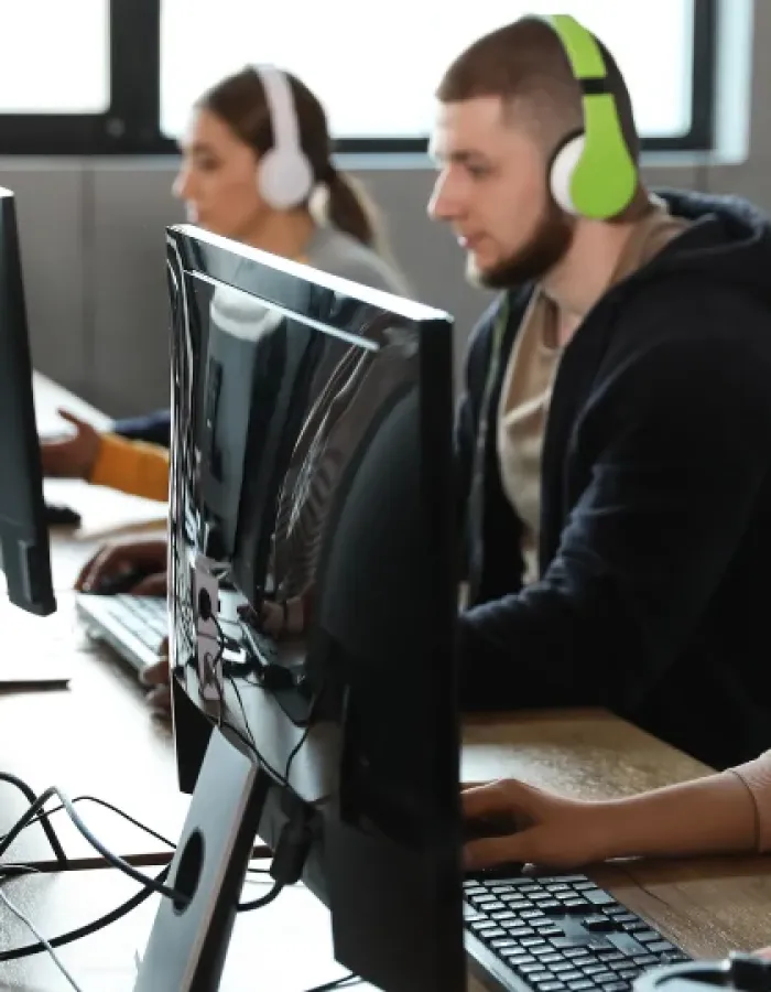 Nearshoring versus reshoring software teams