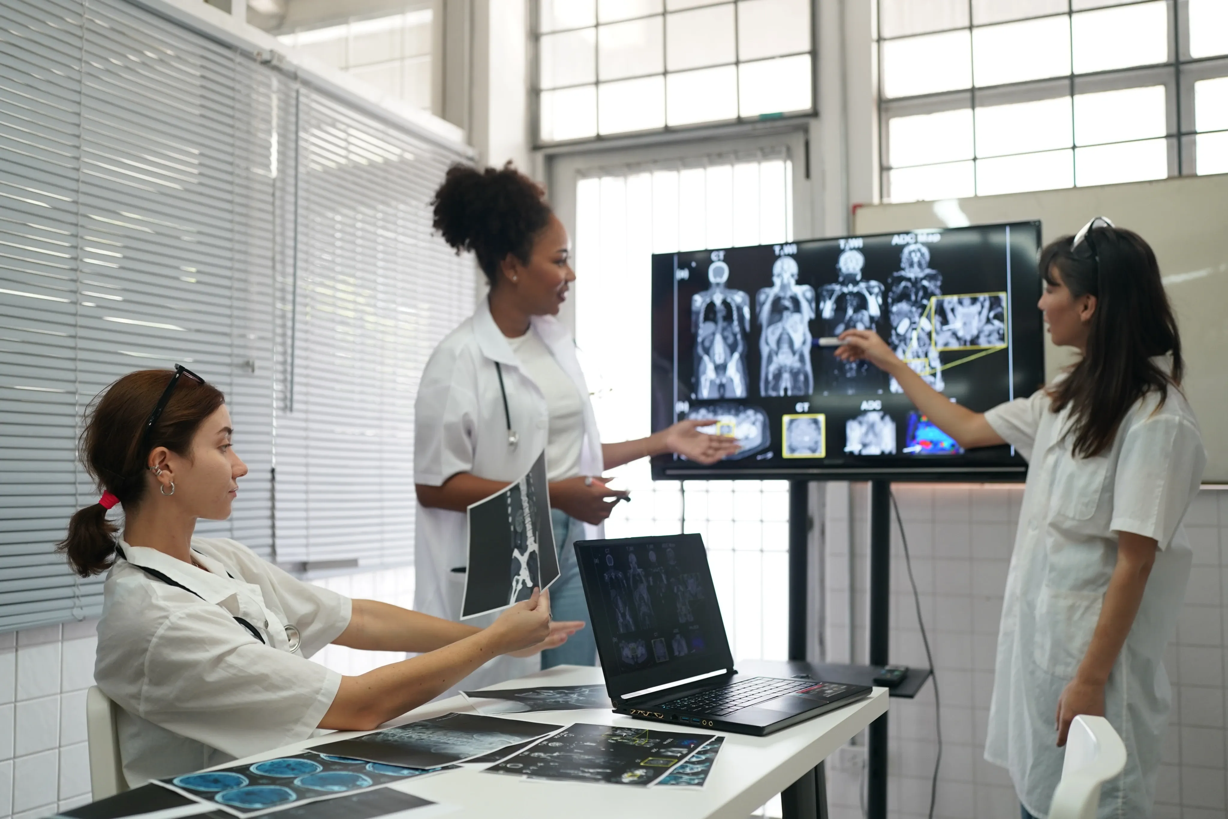 Healthcare platforms enhanced through AI